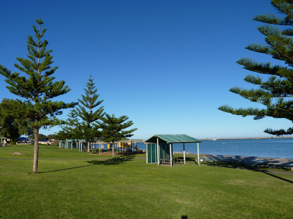 Leander Reef Holiday Park Port Denison Esterno foto